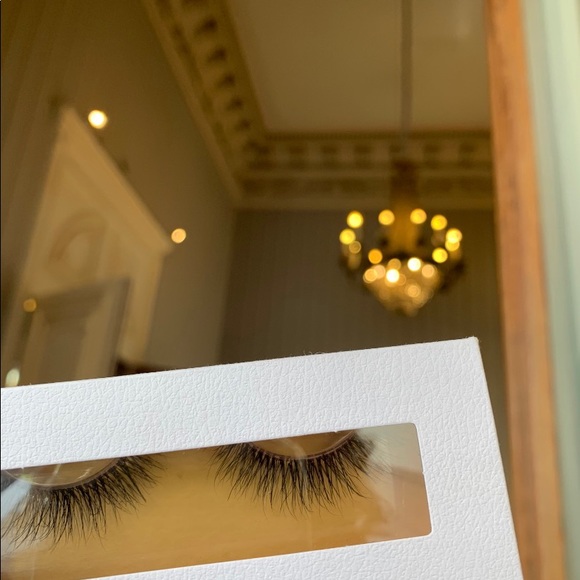 VLV Lash  No. 04 - Picture 6 of 8